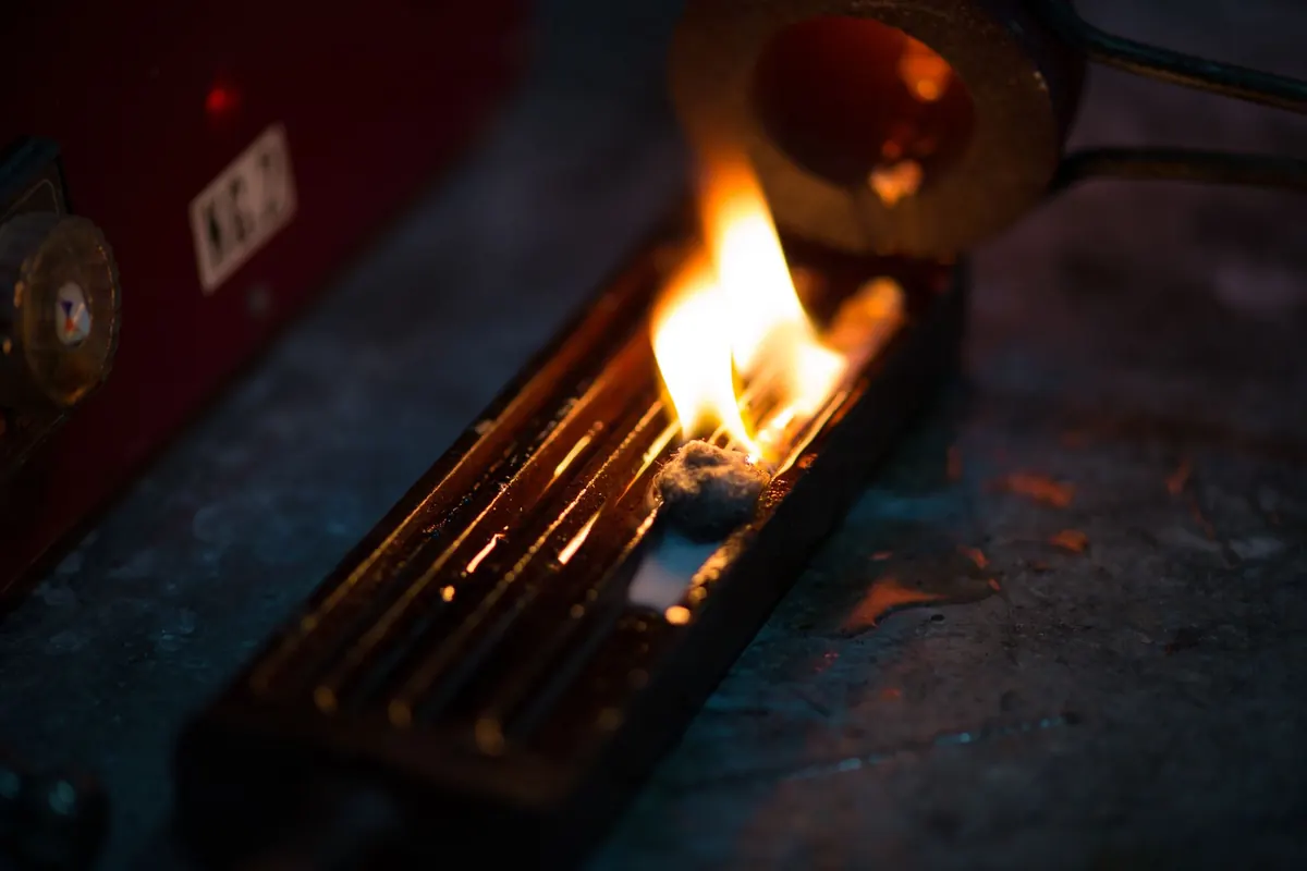 How to Clean a Wax Melt Warmer Without Scratching or Cracking It